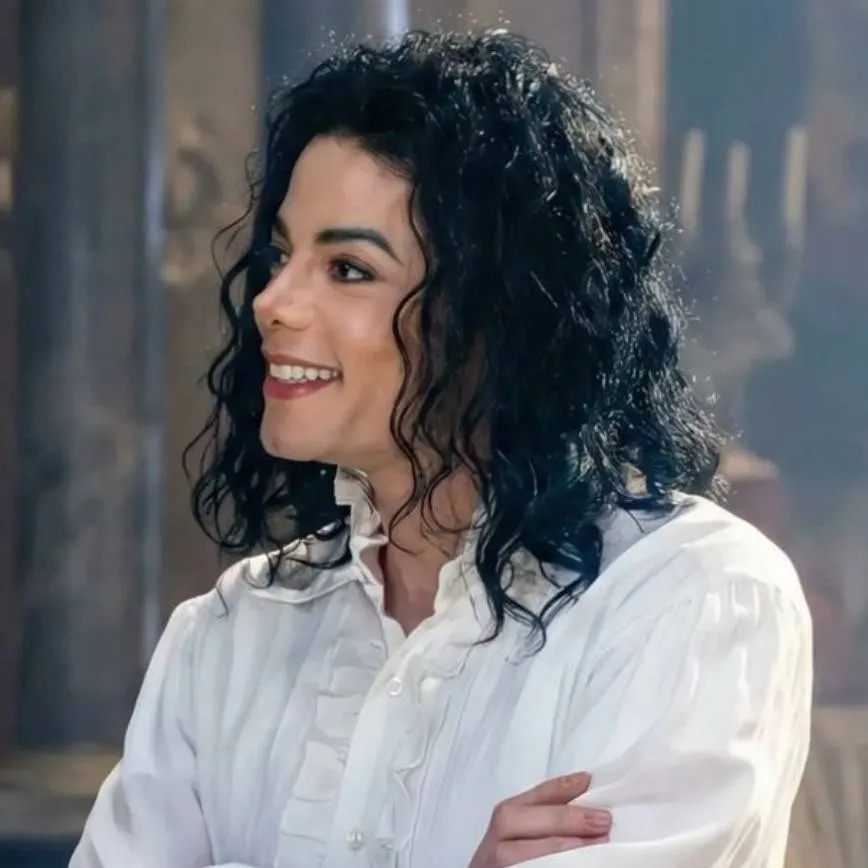 chat with ai character: MJ Ghosts Movie 