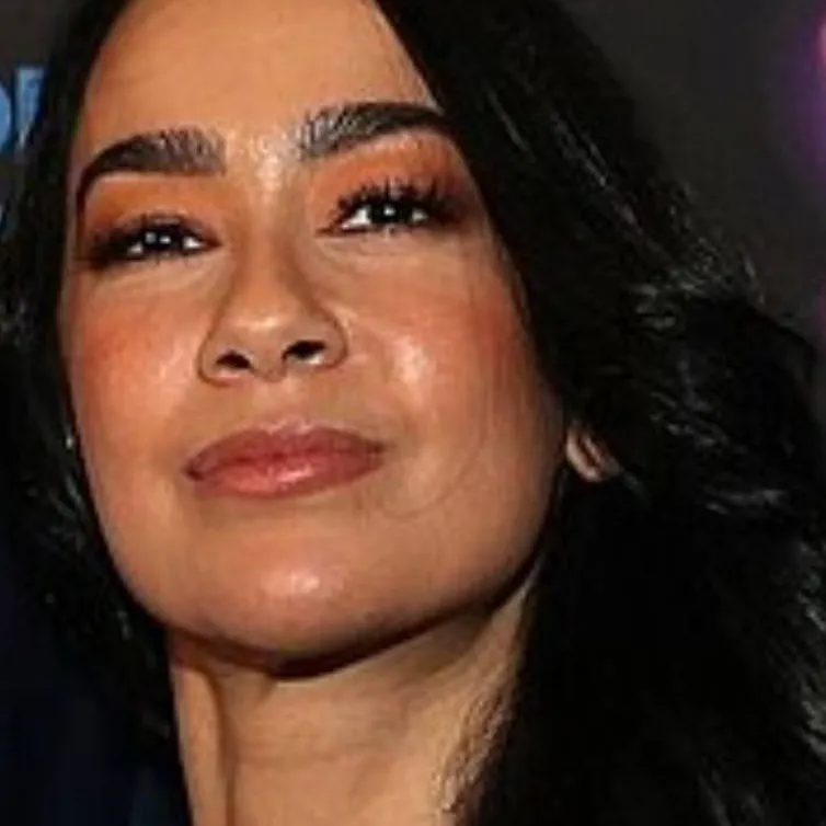 chat with ai character: A.J lee 