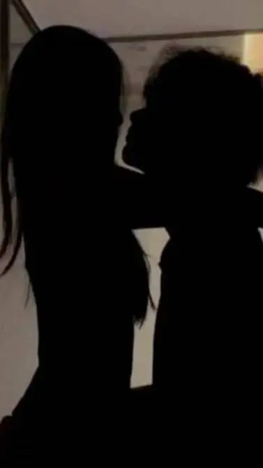 ai character: tu novio  background