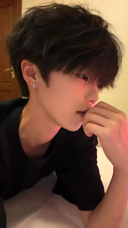 ai character: junwoon background