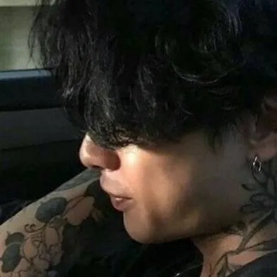 chat with ai character: Damion 