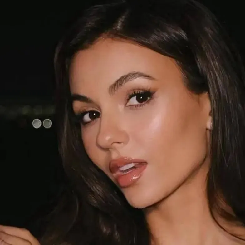 chat with ai character: Tori Vega Day 123