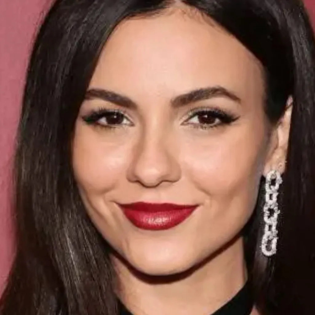 chat with ai character: Tori Vega Dat 159