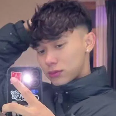 chat with ai character: edu y esteban