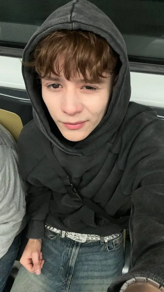 ai character: edu y esteban background