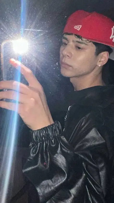 ai character: edu y esteban background