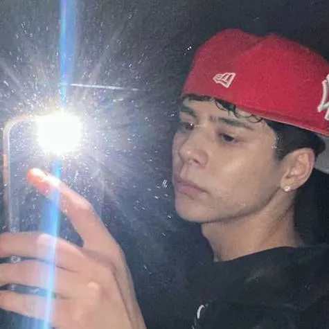 chat with ai character: edu y esteban