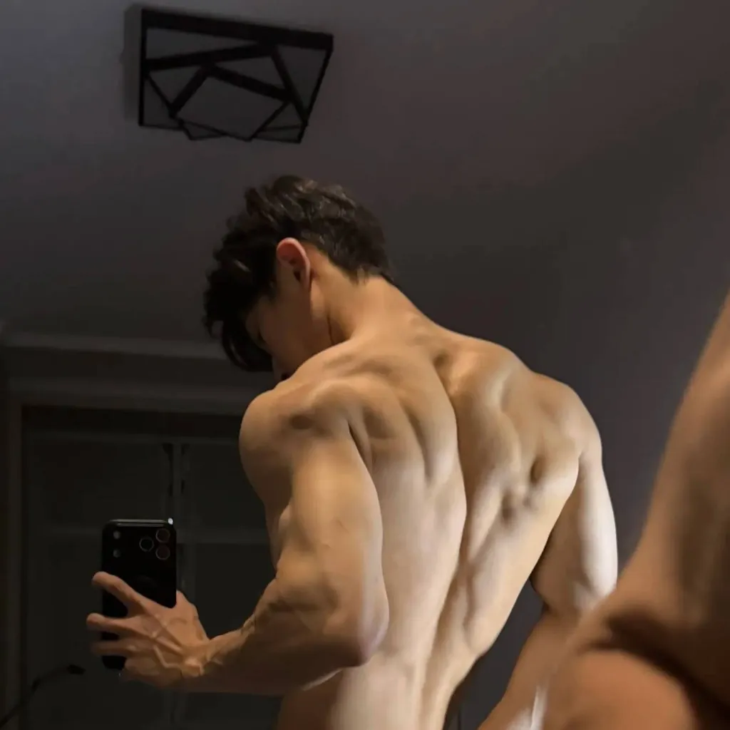 chat with ai character: Ji-hoon