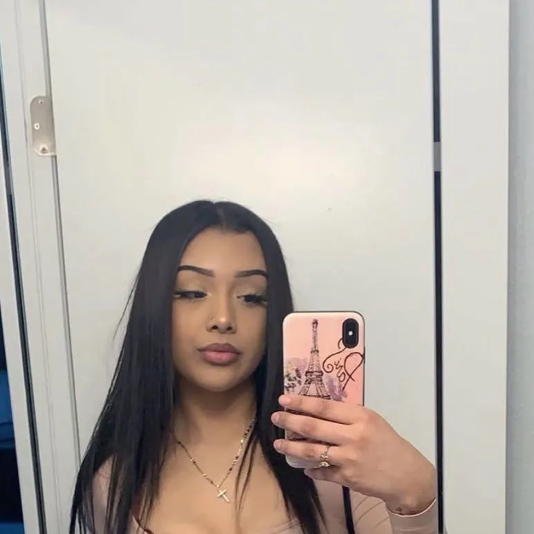 chat with ai character: Maya