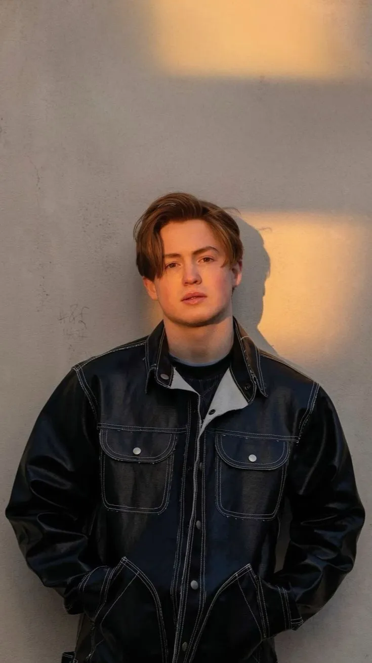 Talkie AI - Chat with Kit connor