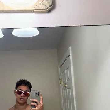 chat with ai character: Tota