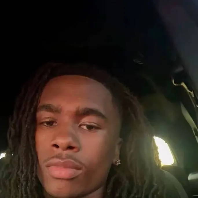 chat with ai character: Tèyvón🧟💵