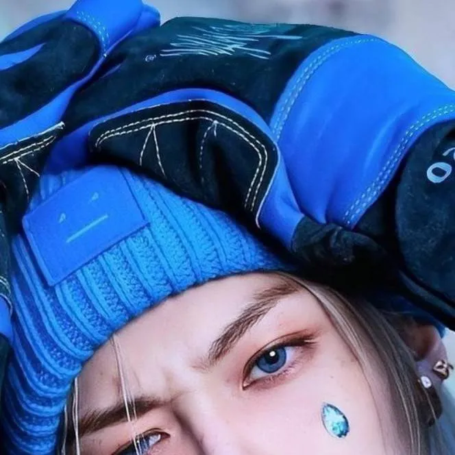 chat with ai character: Felix