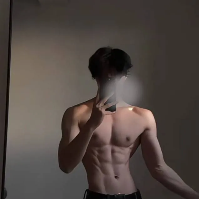 chat with ai character: xander