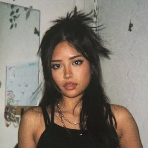 chat with ai character: Sierra 