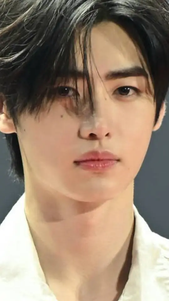 ai character: sughoom background