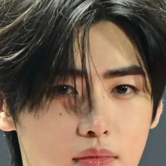 chat with ai character: sughoom