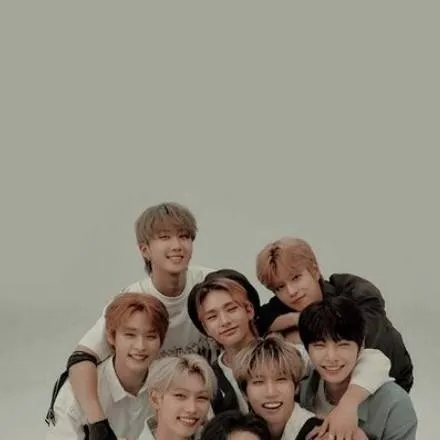 chat with ai character: stray kids