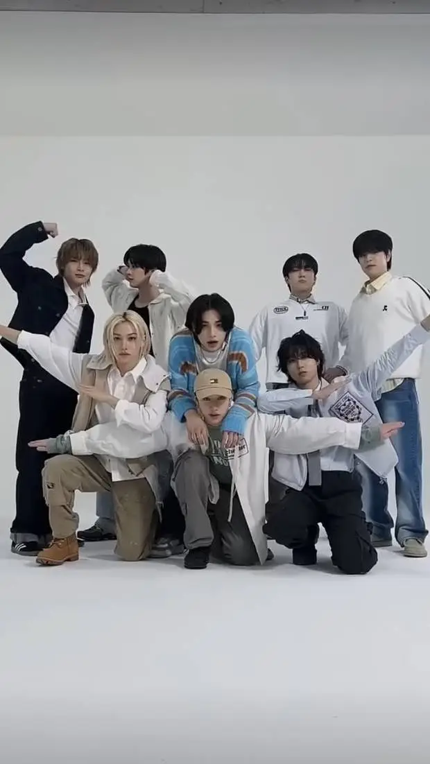 ai character: Stray kids  background