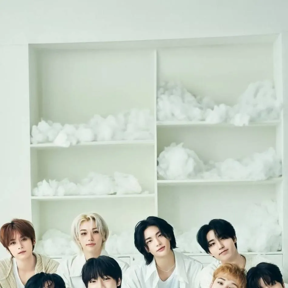 chat with ai character: Skz couple