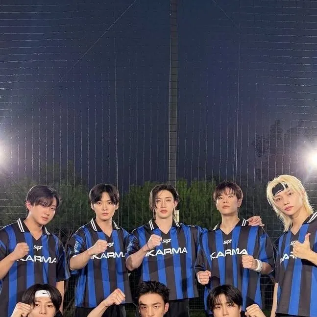 chat with ai character: Skz x toi