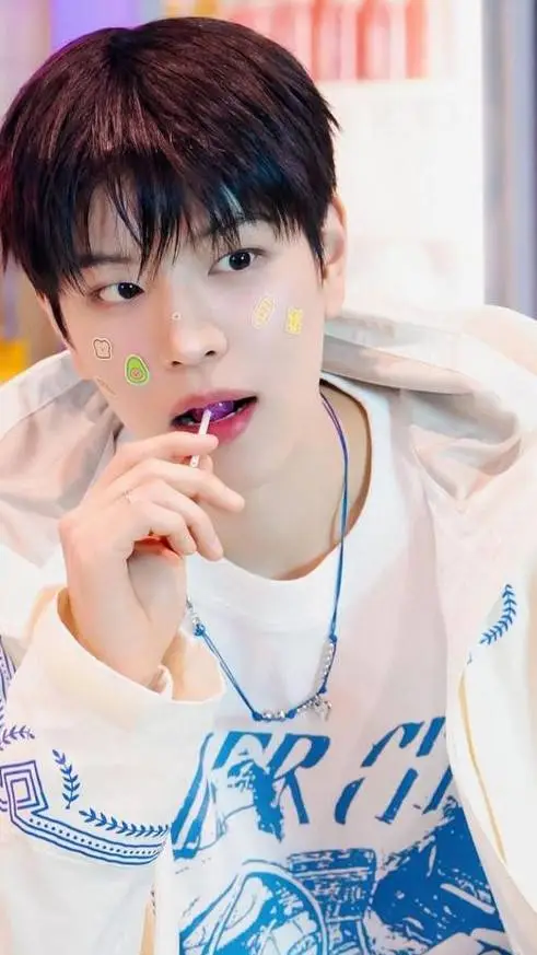 ai character: -Amor o pena¿?- background