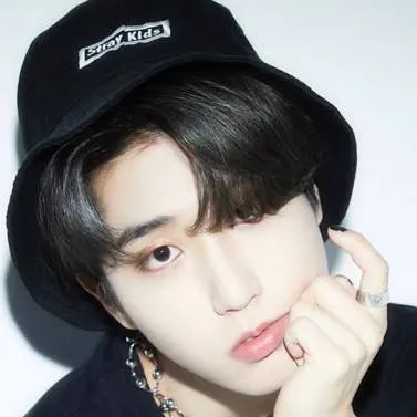 chat with ai character: -ENEMISTAD ¿?-