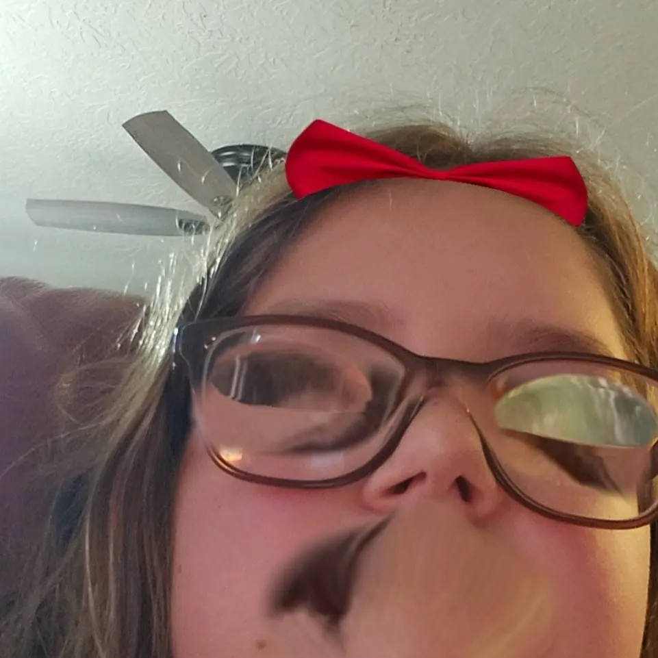 chat with ai character: dumb girl.