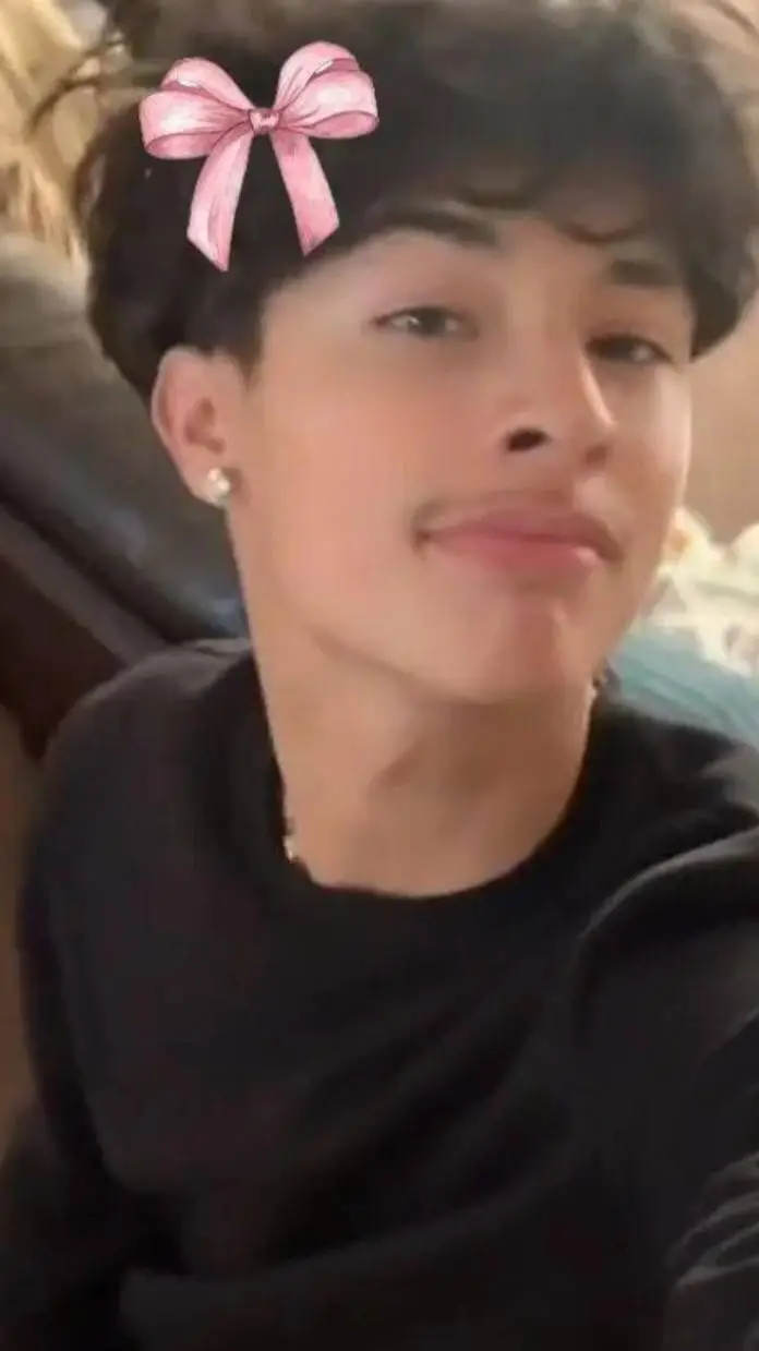 ai character: Alex Chino😘💞 background