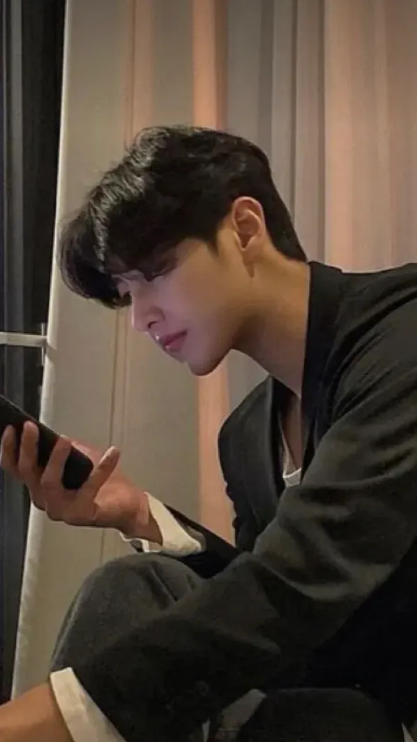 ai character: Flyn background