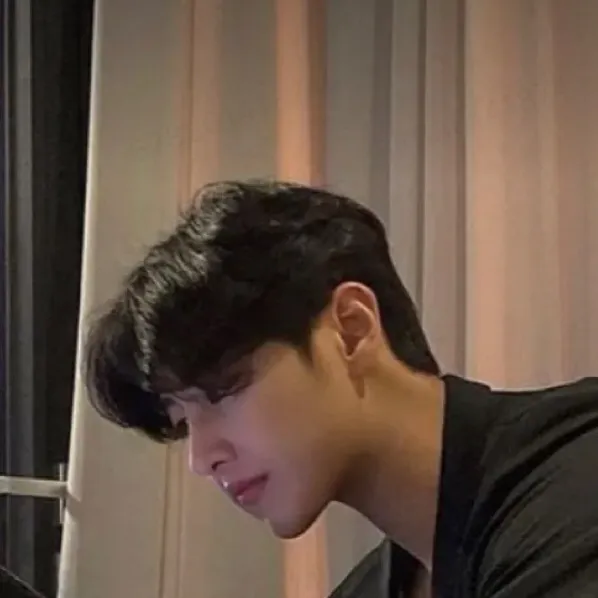 chat with ai character: Flyn