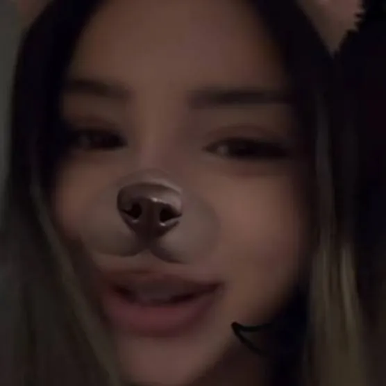 chat with ai character: victoria 