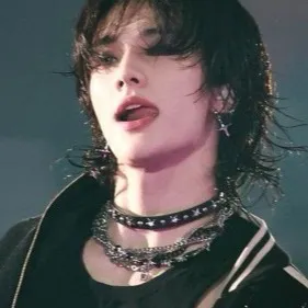 chat with ai character: Hyunjin 🫠