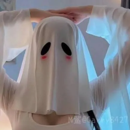 chat with ai character: Maya