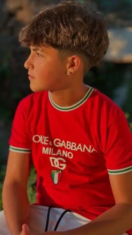 ai character: @unaielguay17 background