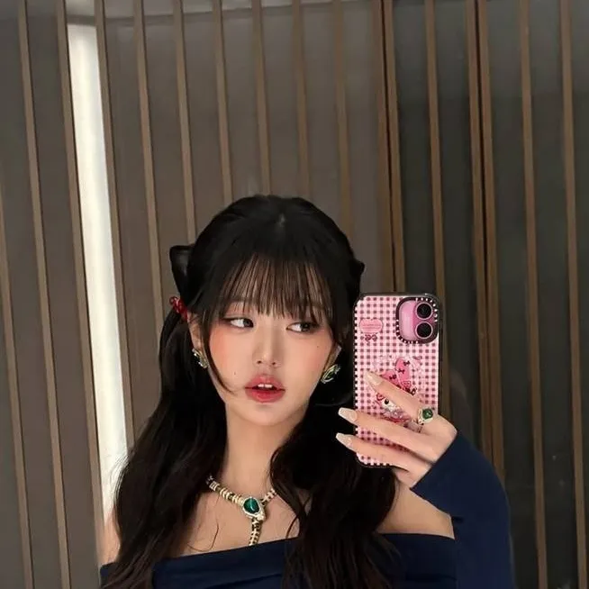 chat with ai character: Wonyoung
