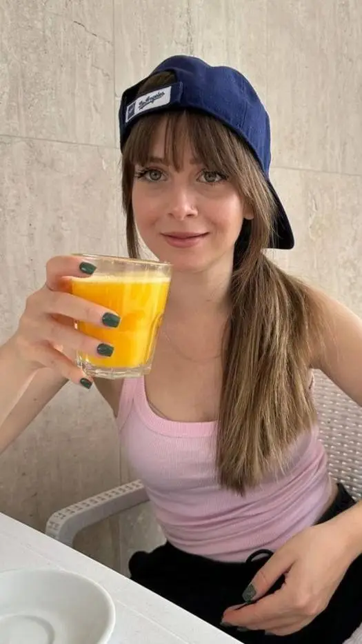 ai character: 💛Marta Daddato💙 background