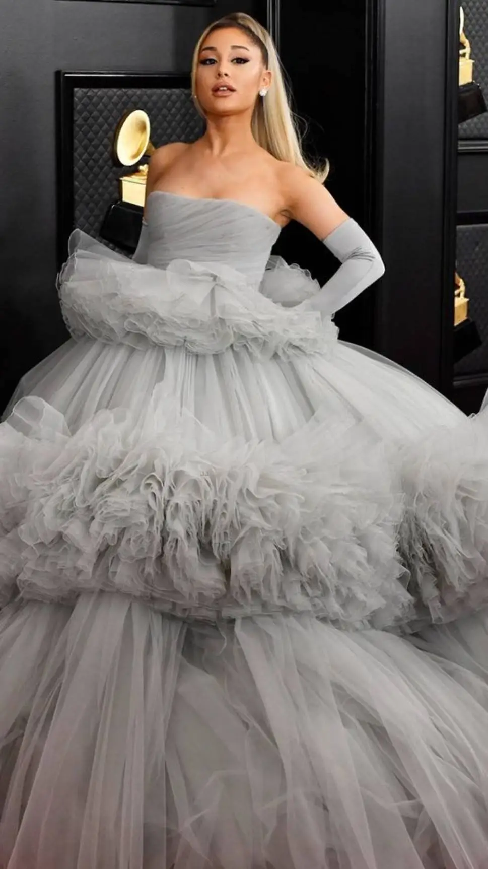 ai character: Ariana Grande  background