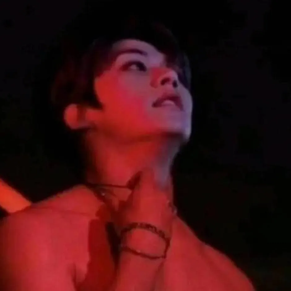 chat with ai character: LEE MINHO