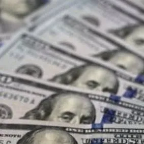 chat with ai character: Money