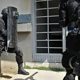 chat with ai character: Swat life