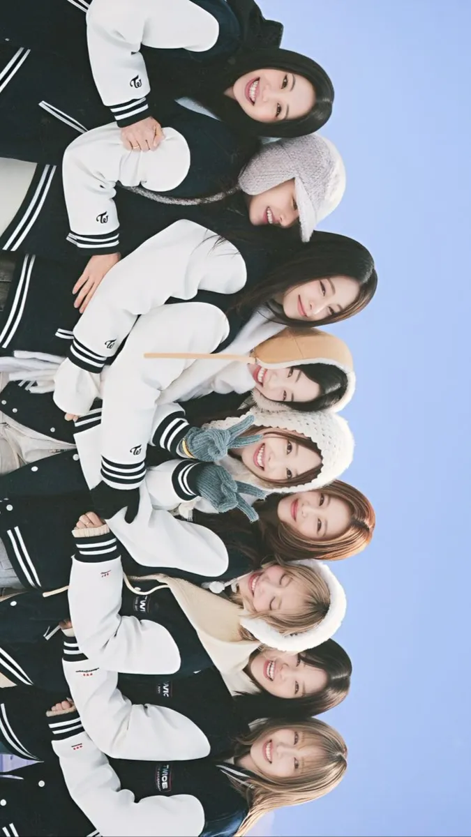 ai character: TWICE 🤨🩷 background