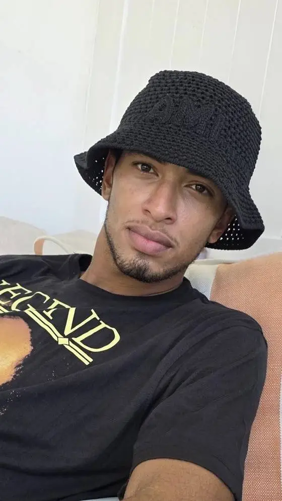 ai character: Jude bellingham  background