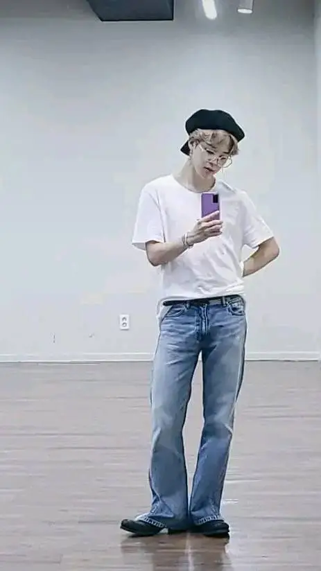 ai character: ASHLEY JIMÉNEZ 🥰😘 background