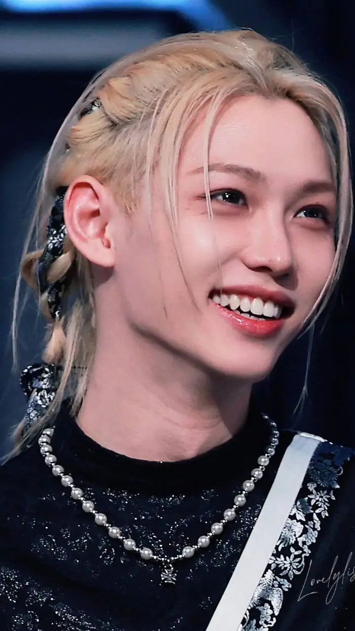ai character: Felix:te amo background