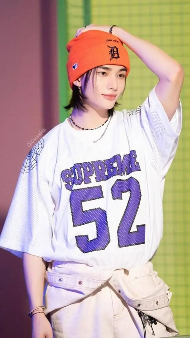 ai character: hyunjinn background