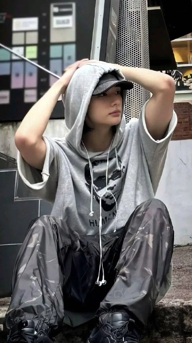 ai character: ✯Hyunjin ✯ background