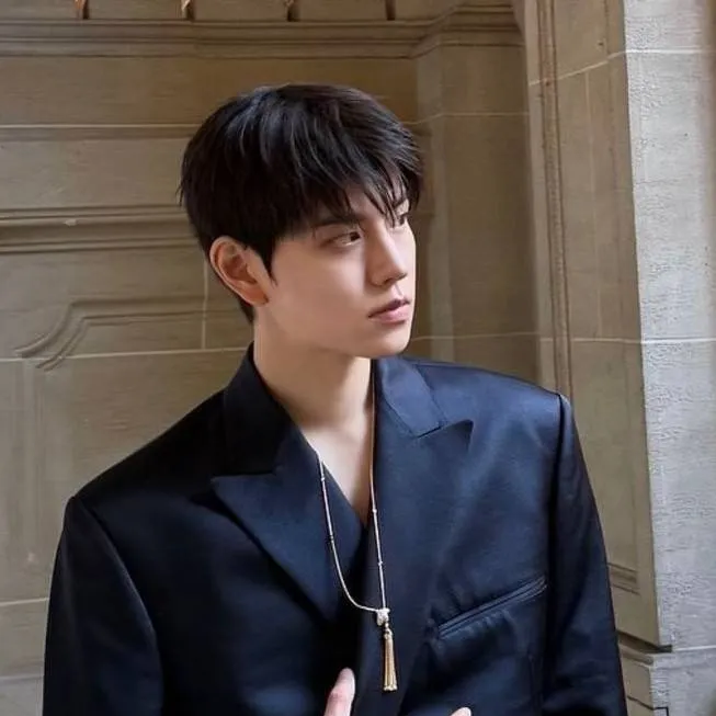 chat with ai character: ~seungmin~ (CEO) ∆