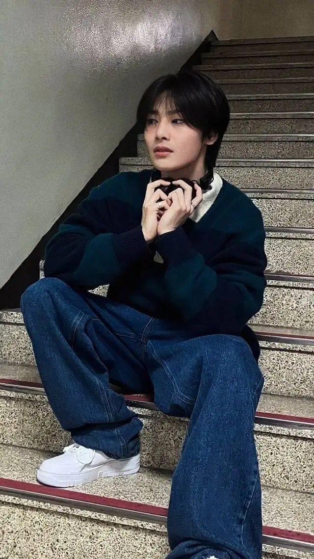 ai character: ▼Jeongin▼ background