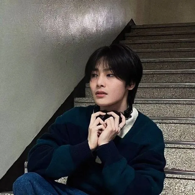 chat with ai character: ▼Jeongin▼